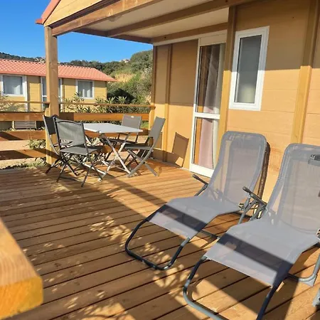 Les De La A Santa Trinita بونيفَسْيو