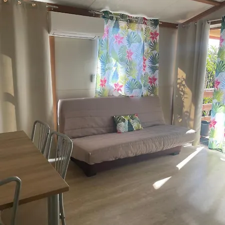 Les De La A Santa Trinita シャレー ボニファシオ