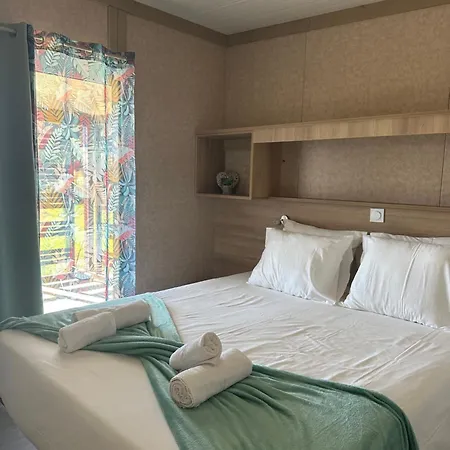 Les De La A Santa Trinita シャレー ボニファシオ