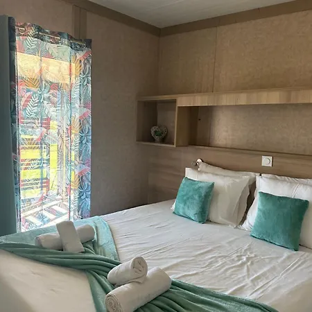 Les De La A Santa Trinita * ボニファシオ